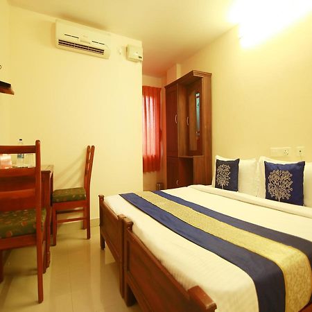 Oyo 4824 Hotel Star Kochi Buitenkant foto