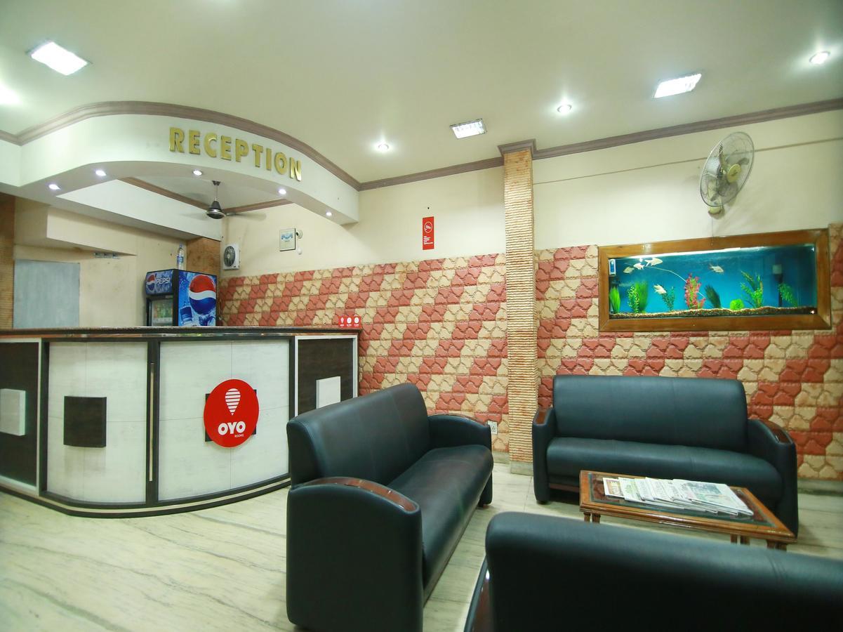 Oyo 4824 Hotel Star Kochi Buitenkant foto