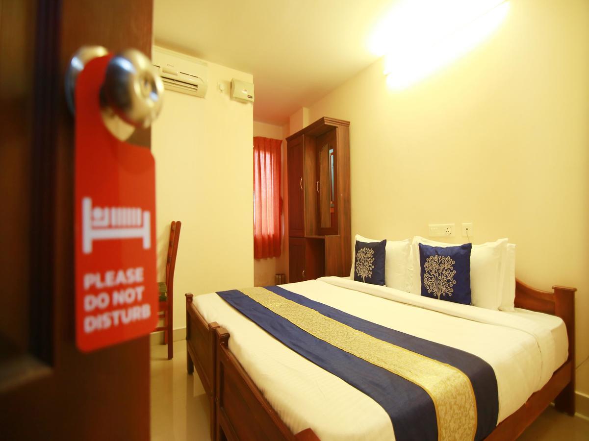 Oyo 4824 Hotel Star Kochi Buitenkant foto