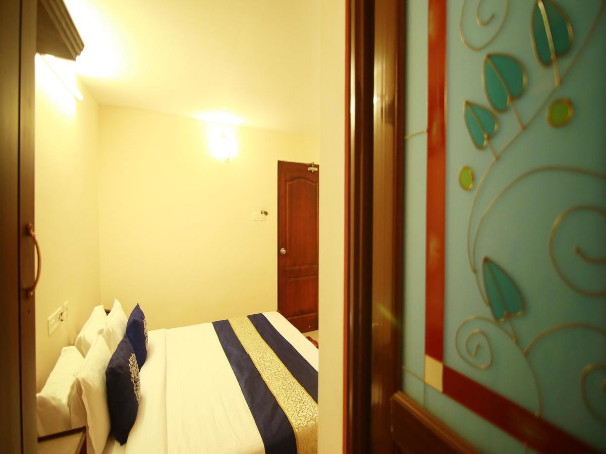 Oyo 4824 Hotel Star Kochi Buitenkant foto