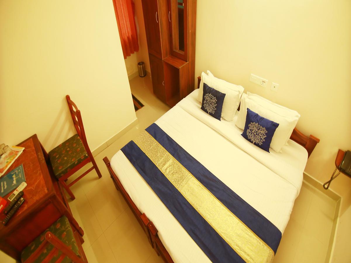 Oyo 4824 Hotel Star Kochi Buitenkant foto
