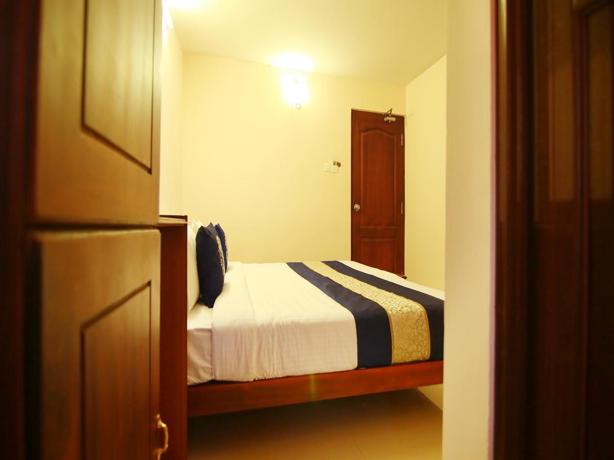Oyo 4824 Hotel Star Kochi Buitenkant foto