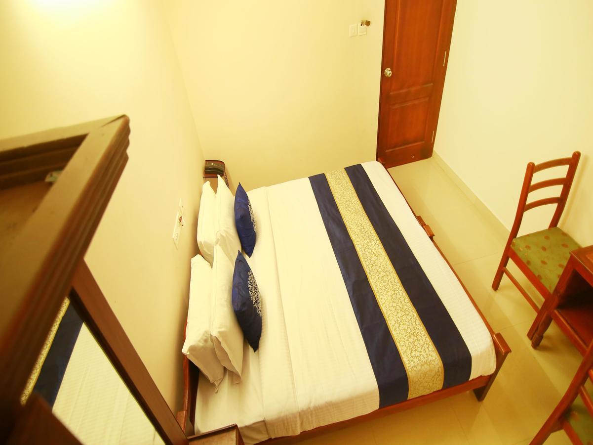Oyo 4824 Hotel Star Kochi Buitenkant foto