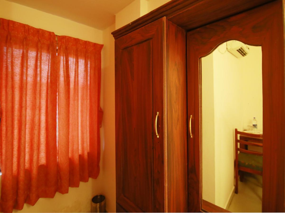 Oyo 4824 Hotel Star Kochi Buitenkant foto