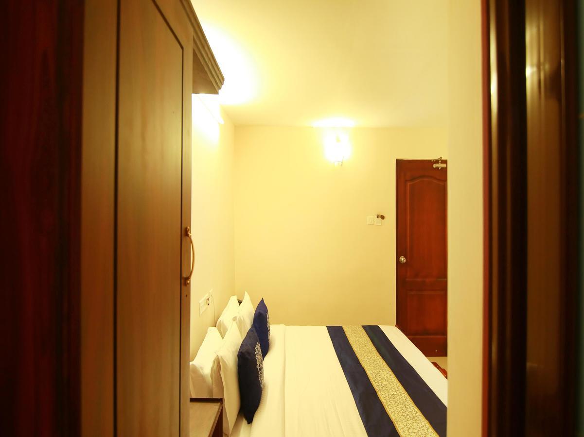 Oyo 4824 Hotel Star Kochi Buitenkant foto